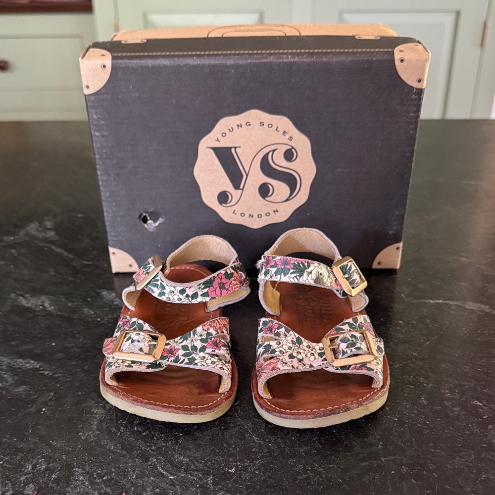 Young Soles |  Floral ‘Pearl’ Leather Kids Sandal 21